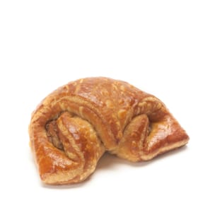 Auf weißem Hintergrund ist ein goldbraunes, halbmondförmiges Gebäck mit einer flockigen, glänzenden Oberfläche abgebildet.