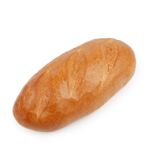 Ein Laib goldbraunes Brot mit drei diagonalen Schrägstrichen auf der Oberseite auf weißem Hintergrund.