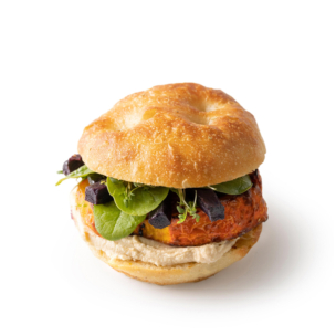 Focaccia Bun mit Kürbis, Karotten und Hummus