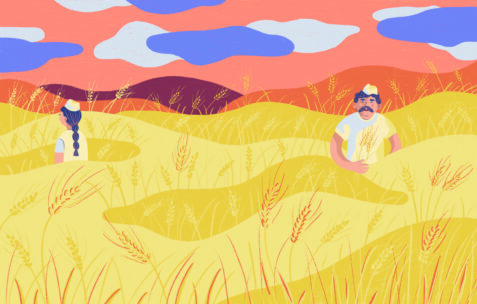 Zwei Personen, eine mit einem Zopf und eine mit einem Schnurrbart, stehen in einem goldenen Weizenfeld unter einem farbenfrohen Himmel mit blauen Wolken und orange-rosa Farbtönen. Im Hintergrund sind sanfte Hügel zu sehen.