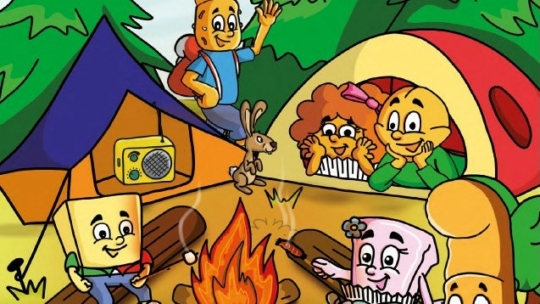 Vier animierte Essensfiguren lagern an einem Feuer mit Zelten und Bäumen im Hintergrund. Eine Figur röstet einen Marshmallow, zwei beobachten ein Kaninchen, und eine andere winkt von hinten. Alle sehen fröhlich und verspielt aus.