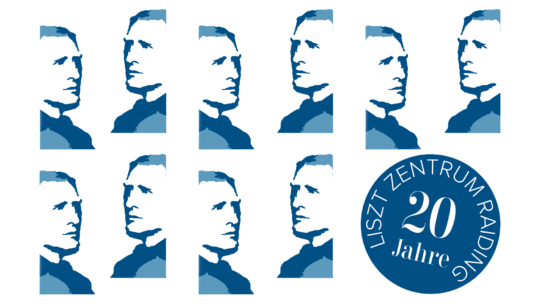 Neun blau getönte Porträts des Gesichts desselben Mannes sind in einem Raster angeordnet. In der Ecke ist in einem blauen Kreis der Schriftzug „Liszt Zentrum Raiding 20 Jahre“ zu sehen.